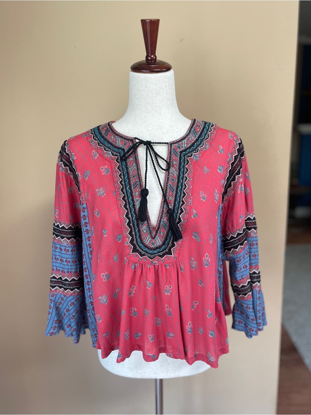 Free People Flowy Boho Blouse Size XS V Neck‎ Tassel Ties Hippie Embroidered